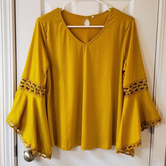 Tops - 🆕️  V-neck Lace Contrast Bell Sleeve Top